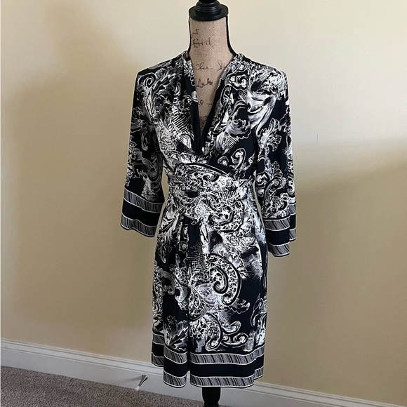 BCBG faux wrap dress. Perfect for daytime or Evening - Picture 3 of 4